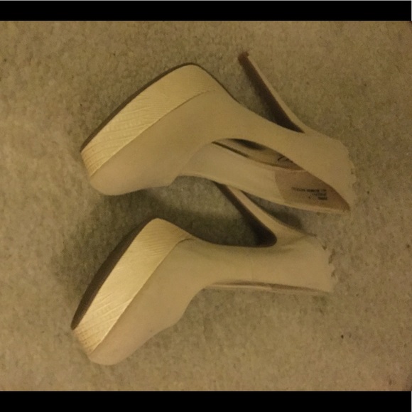 Ivory Color Heels - Picture 3 of 5